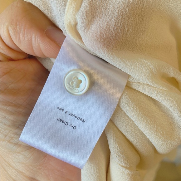 Babaton by Aritzia 100% Silk Ivory Blouse Size XS New - Picture 6 of 6